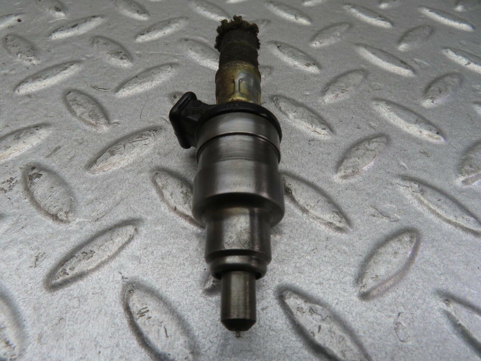 13340 Mercedes-Benz W116 350SE Fuel Injector Bosch 0280150001