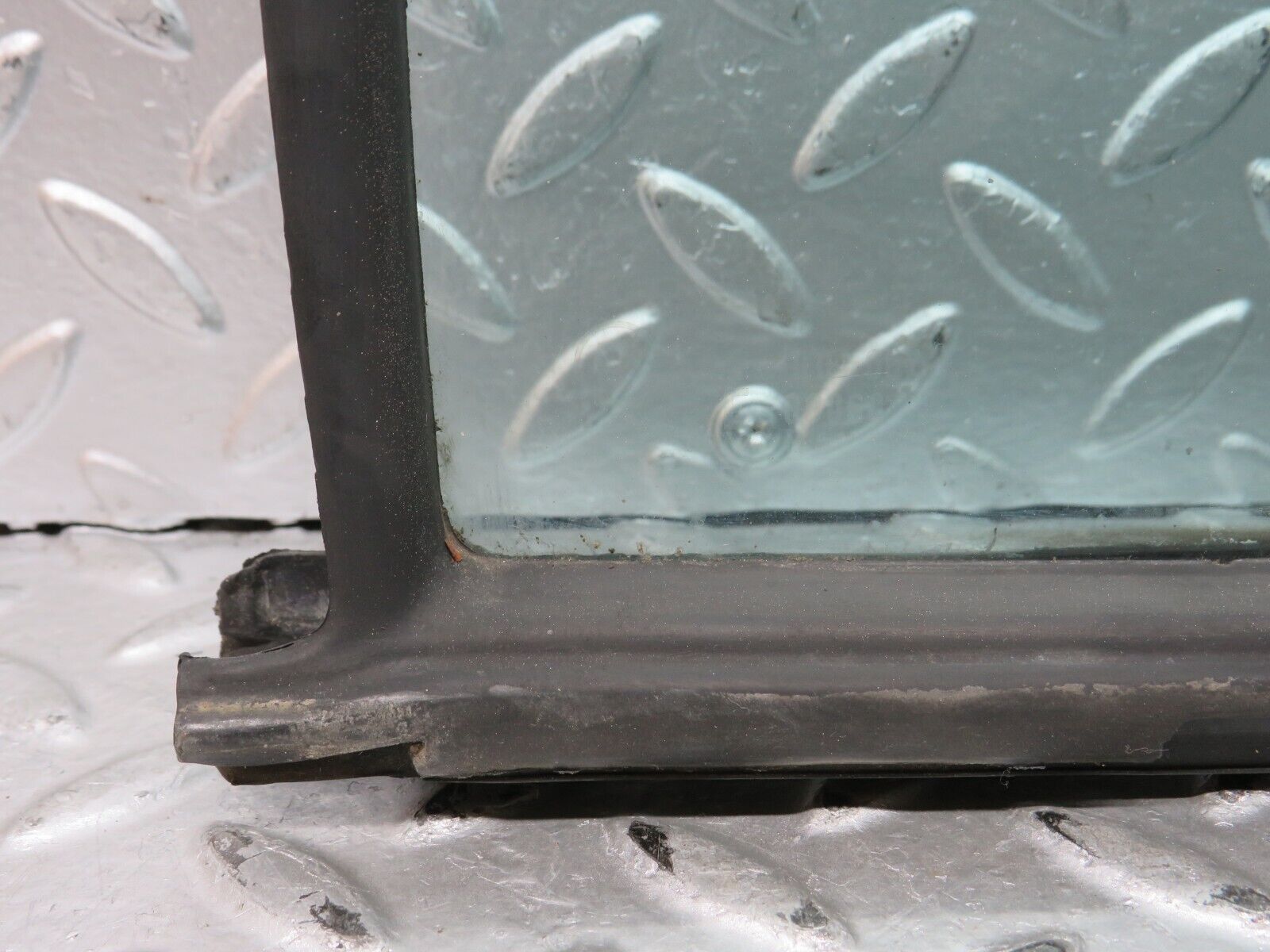 28858 Mercedes-Benz W123 230E Rear Left Quarter Window Glass 1237350124