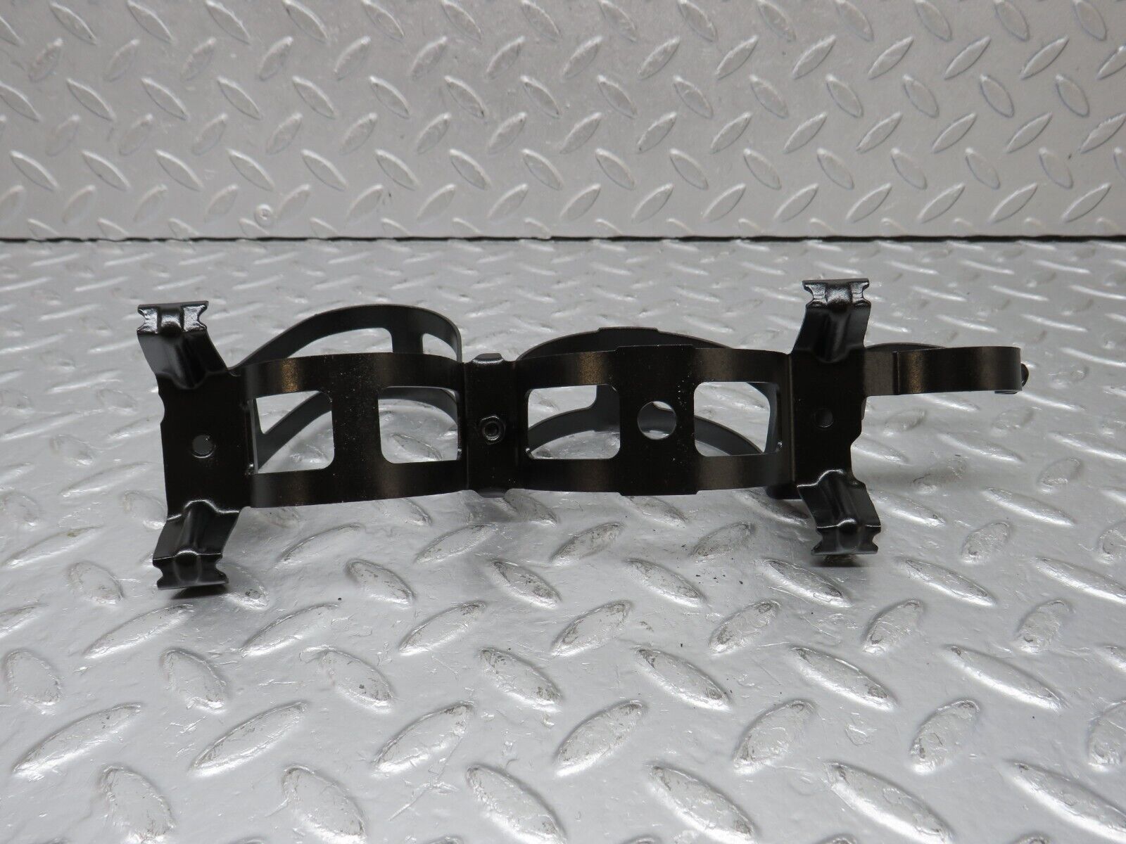 38928 Mercedes-Benz W201 190E 2.6L Fuel Pump Fuel Filter Holder Bracket