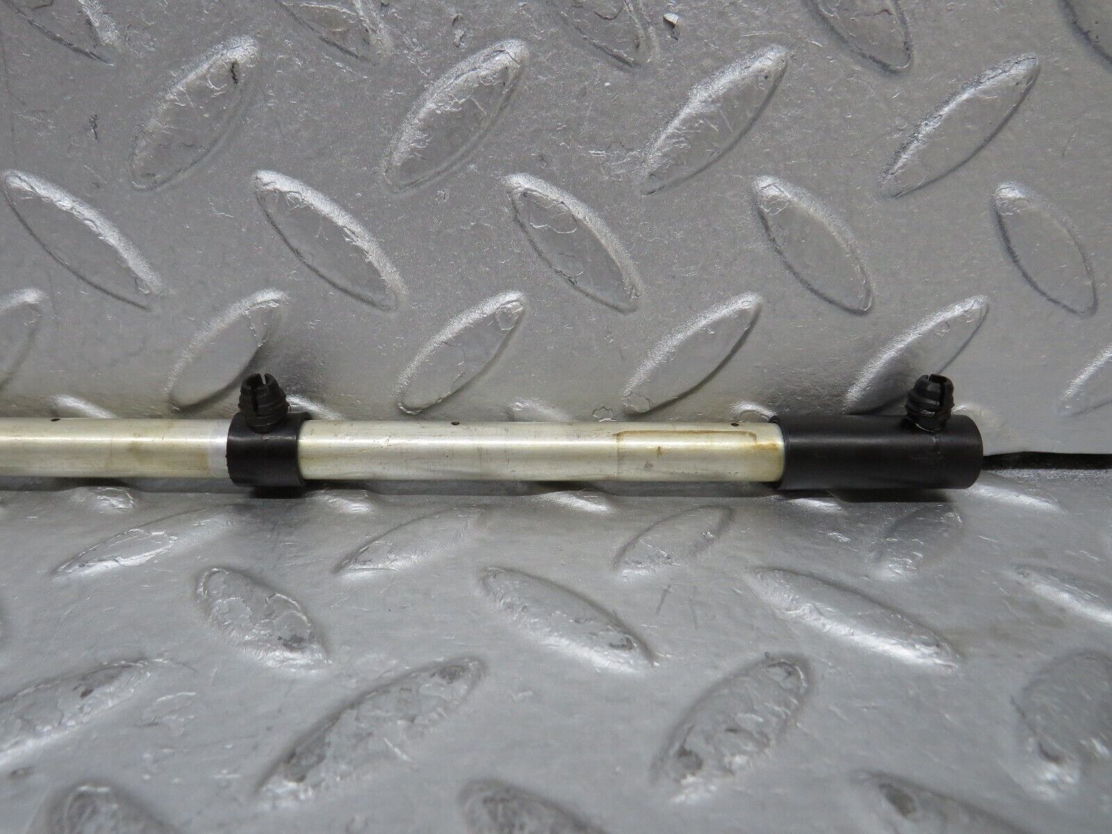 37140 Mercedes-Benz C126 420SEC Coupe Camshaft Oil Tube