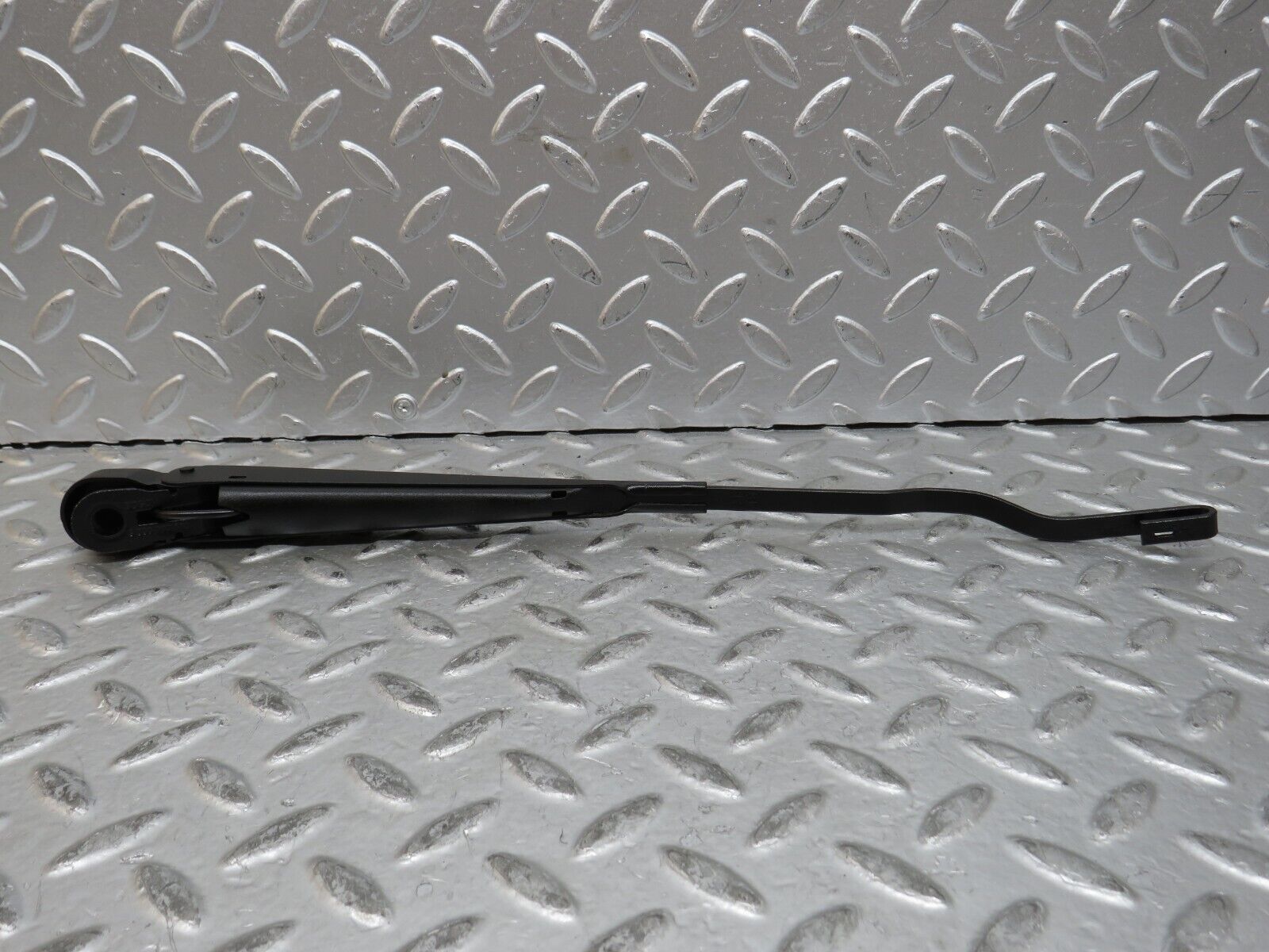 28380 Mercedes-Benz S123 240D Wagon Right Wiper Arm Bosch 3399990553