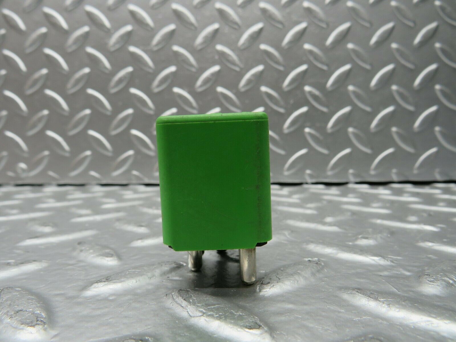 22599 Mercedes-Benz C124 E220 Coupe Headlight Wiper Relay 1268202026