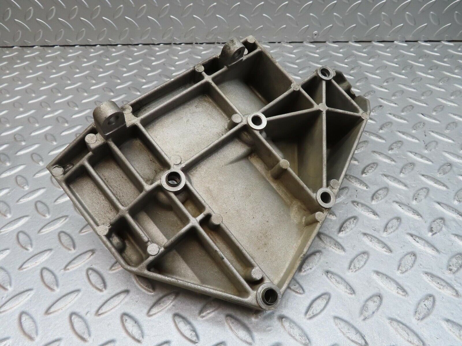 12207 Mercedes-Benz R129 300SL Coupe Alternator Generator Bracket 1041550135