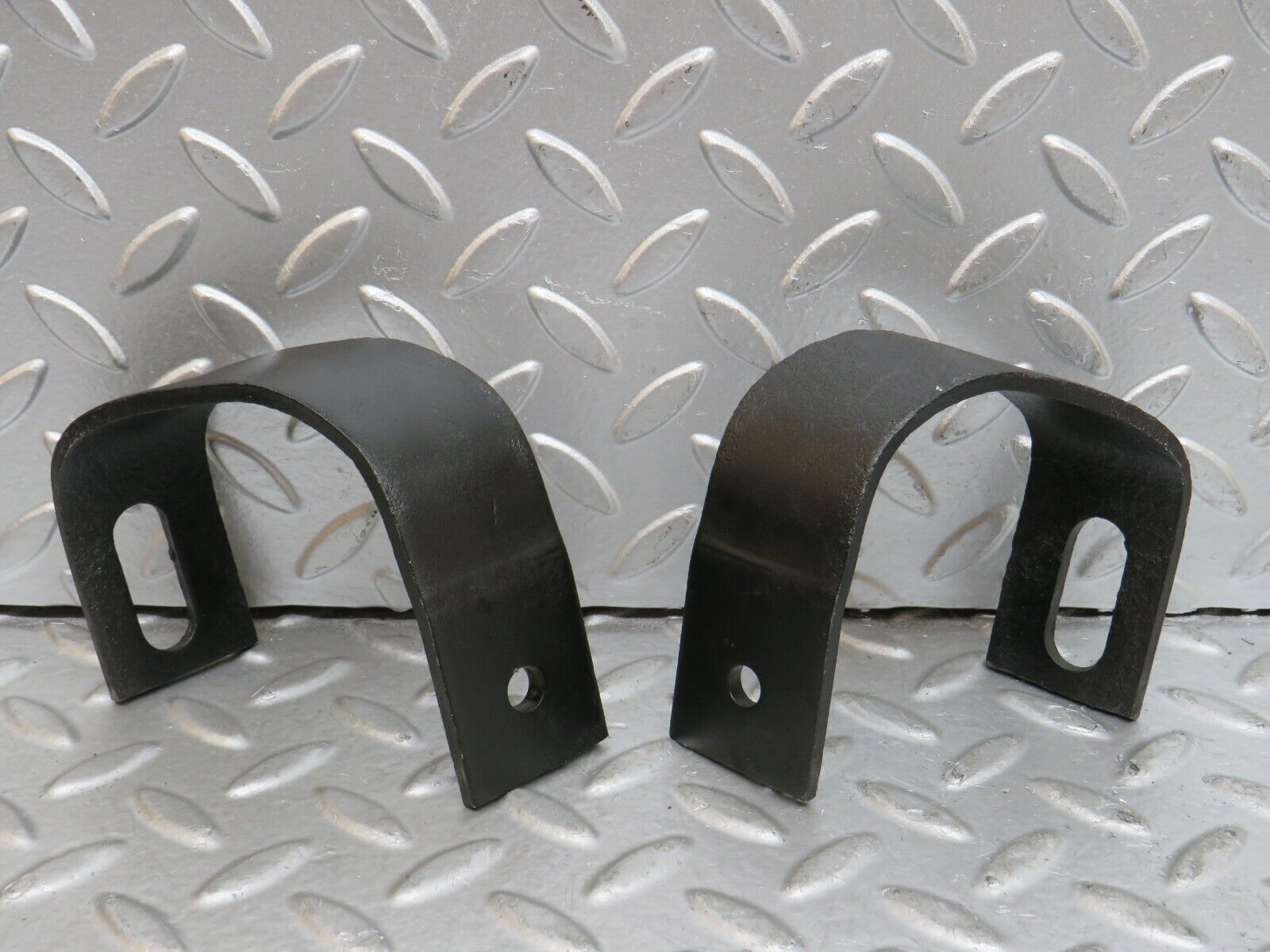 29672 Mercedes-Benz W123 230E Front Bumper Bracket