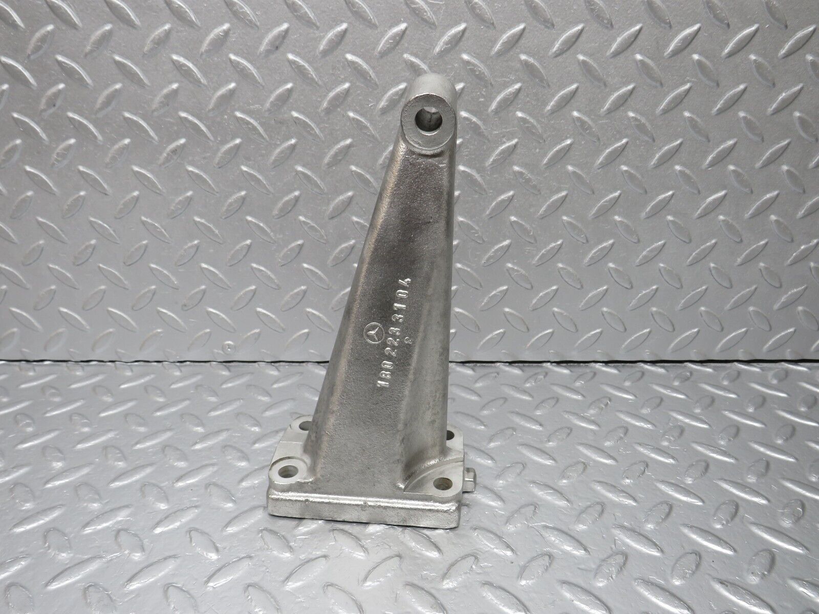 40299 Mercedes-Benz W110 230 Engine Mount Bracket Right Side 1802233104