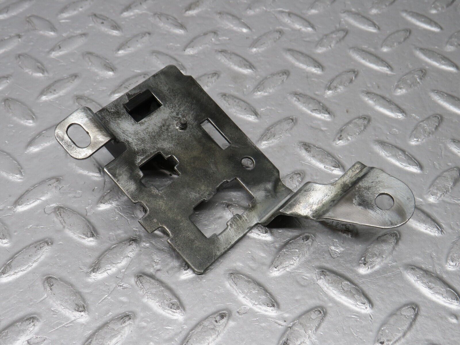 38137 Mercedes-Benz A124 320E Cabriolet Relay Holder Bracket