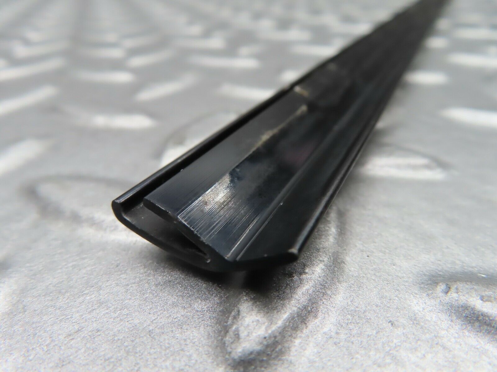 20162 Mercedes-Benz R129 300SL Coupe Left Door Chrome Moulding Trim