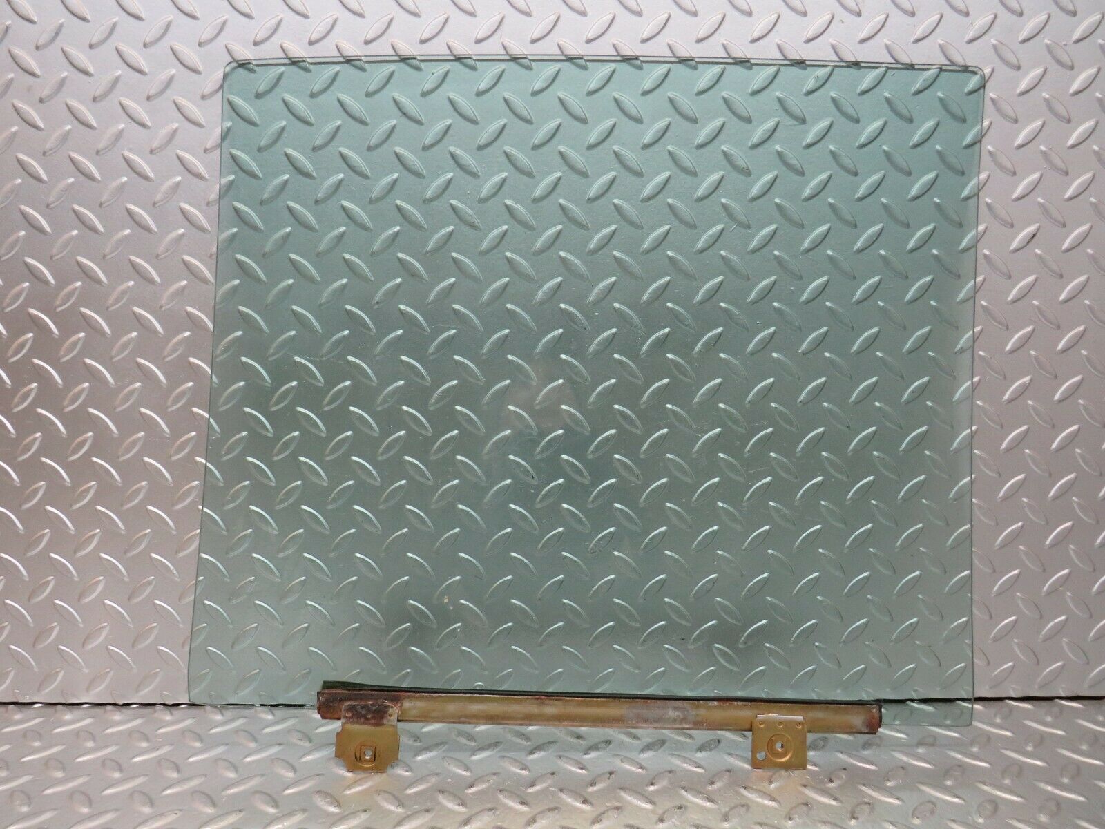 23360 Mercedes-Benz W116 350SE Rear Left Door Window Glass