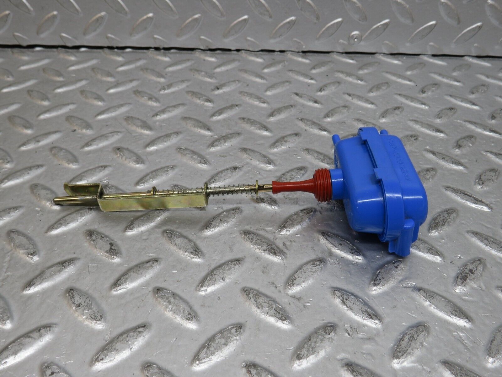 29675 Mercedes-Benz W123 230E Trunk Lock Vacuum Actuator