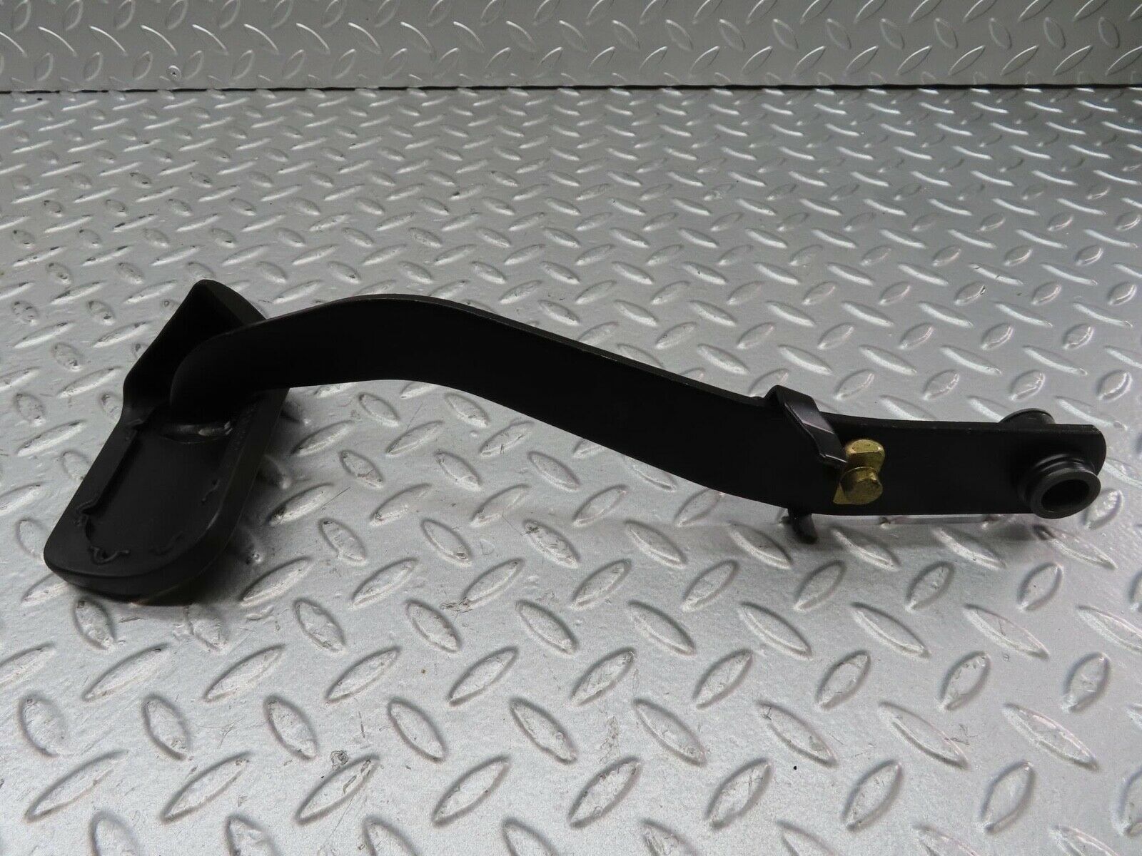 14691 Mercedes-Benz W201 190E Brake Pedal 1232910082