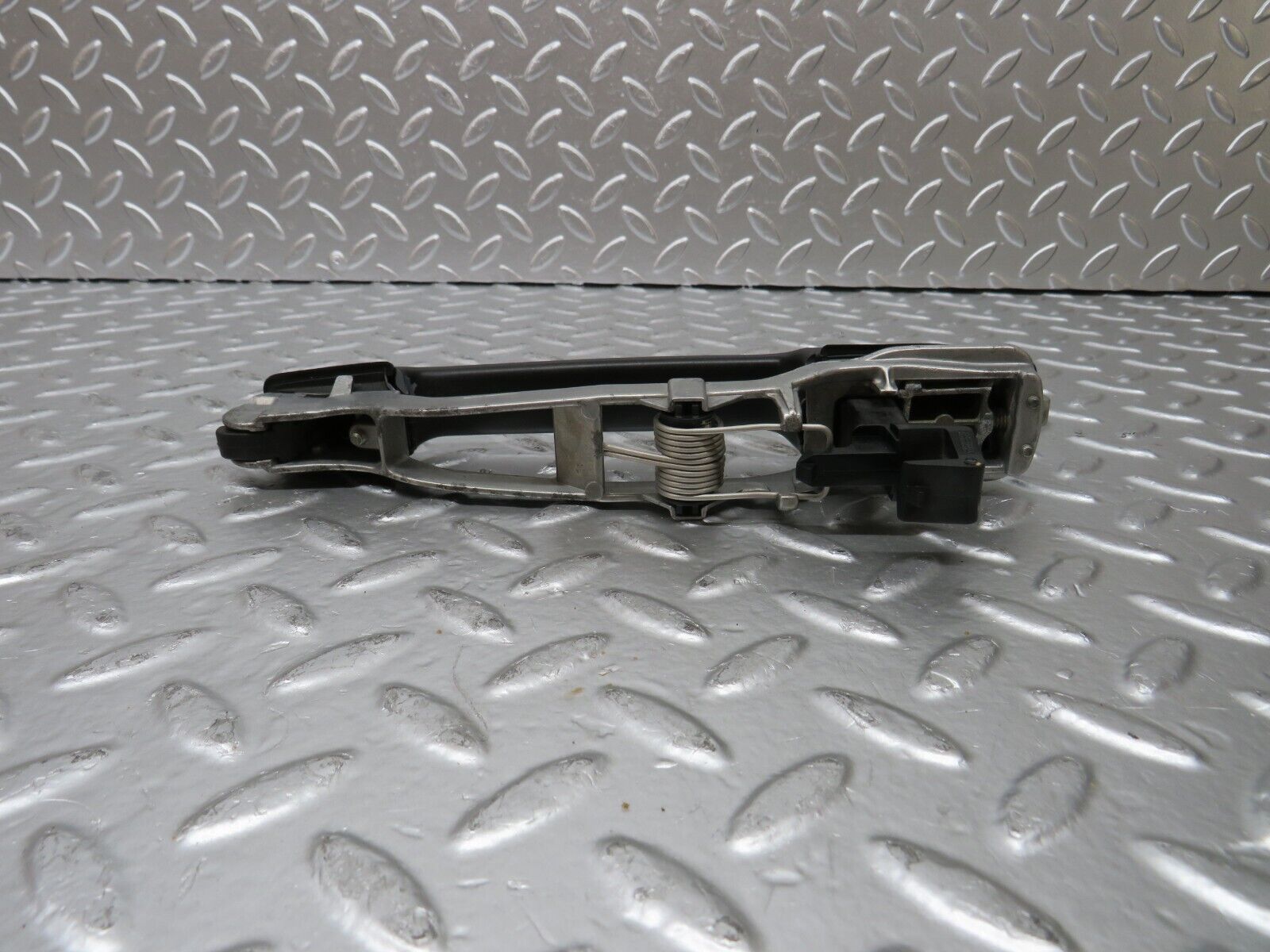 25210 Mercedes-Benz W201 190D Exterior Door Handle Rear Left