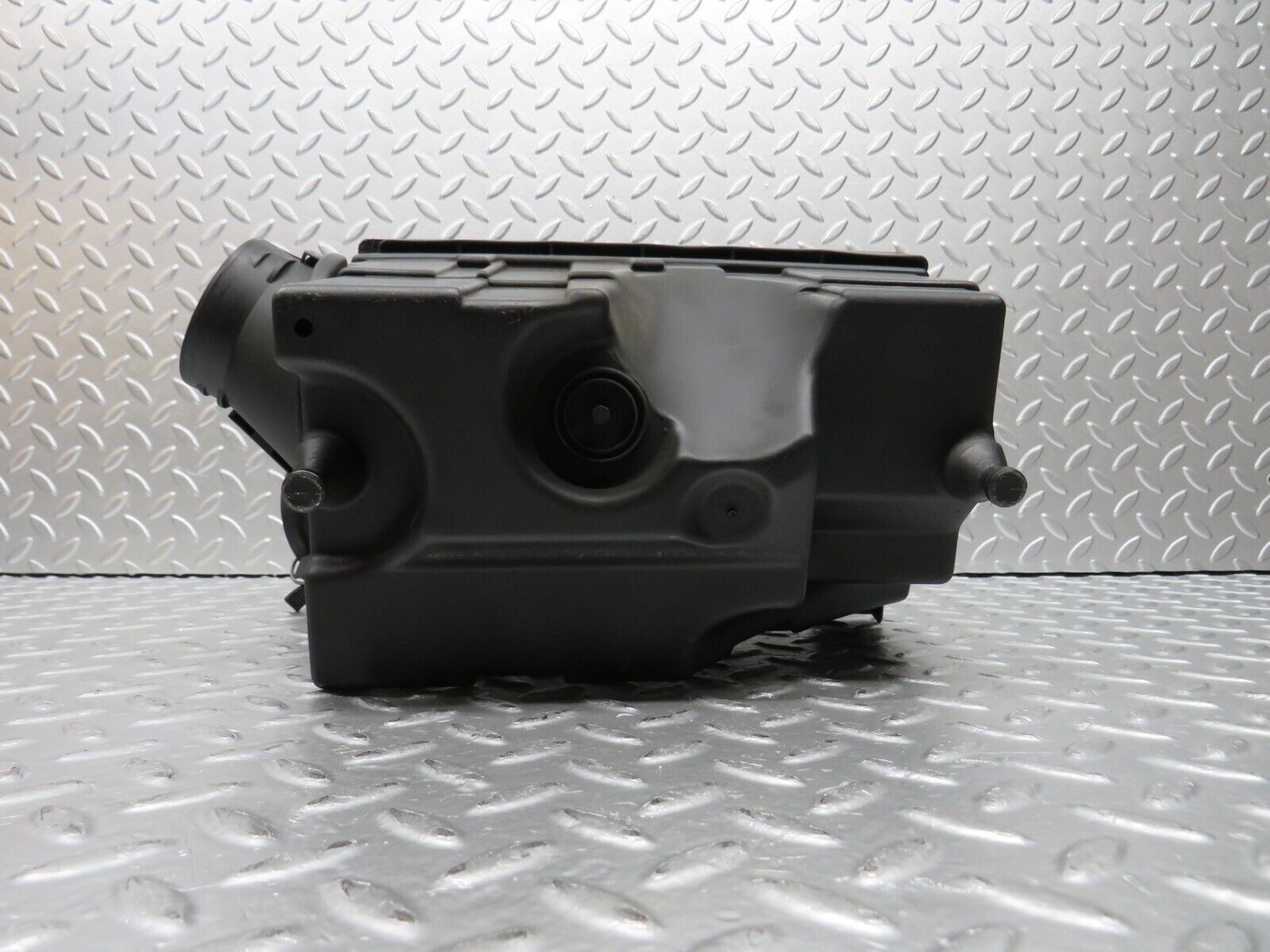 31203 Mercedes-Benz S124 220TE Wagon Air Filter Housing 1110940102