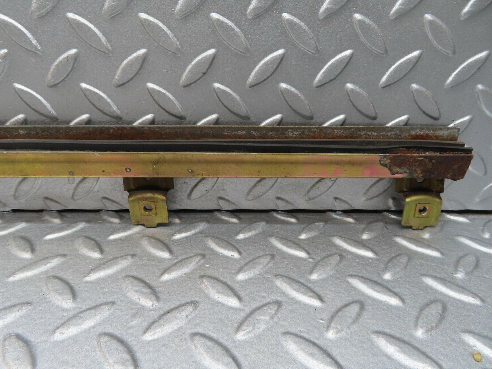 1110 Mercedes-Benz C123 230CE Coupe Front Right Door Window Bottom Rail