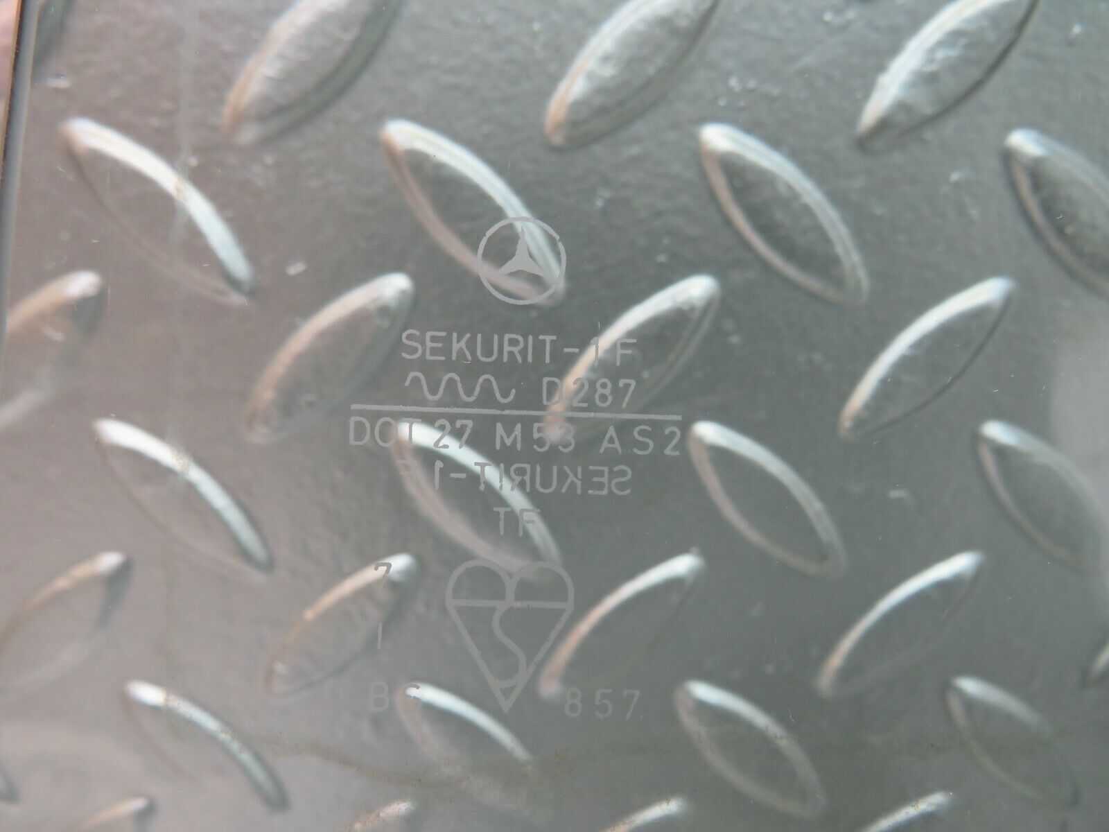 23360 Mercedes-Benz W116 350SE Rear Left Door Window Glass