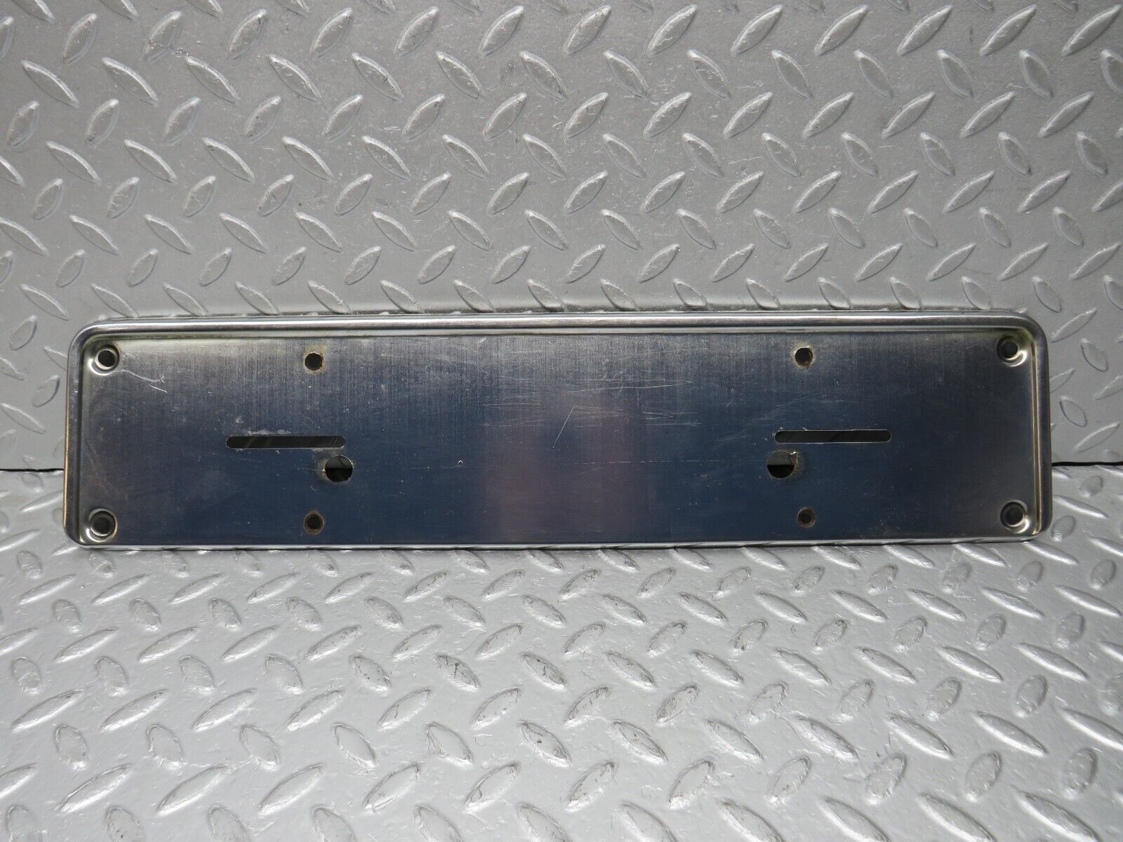 38162 Mercedes-Benz A124 320E Cabriolet Rear number Plate Holder