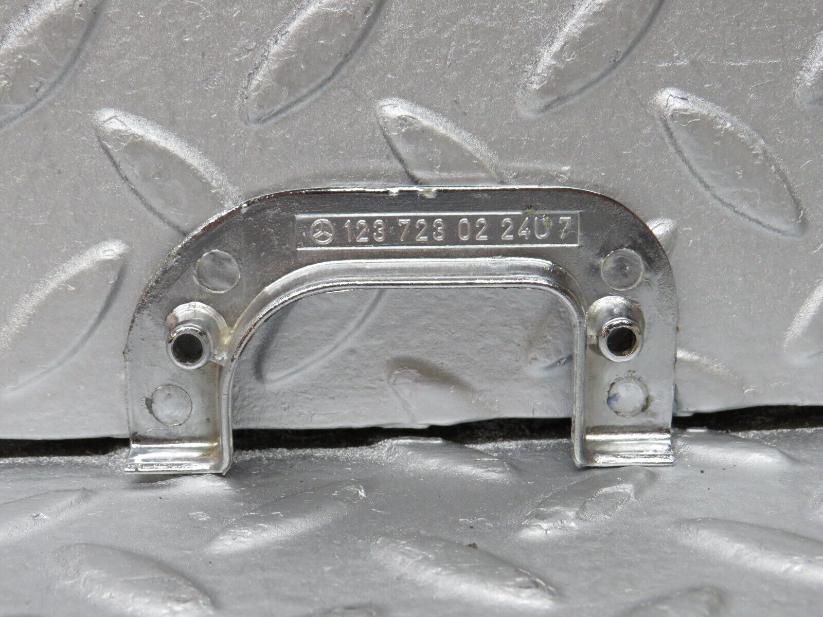 36095 Mercedes-Benz W126 420SE Interior Chrome Door Latch Right 1237230224