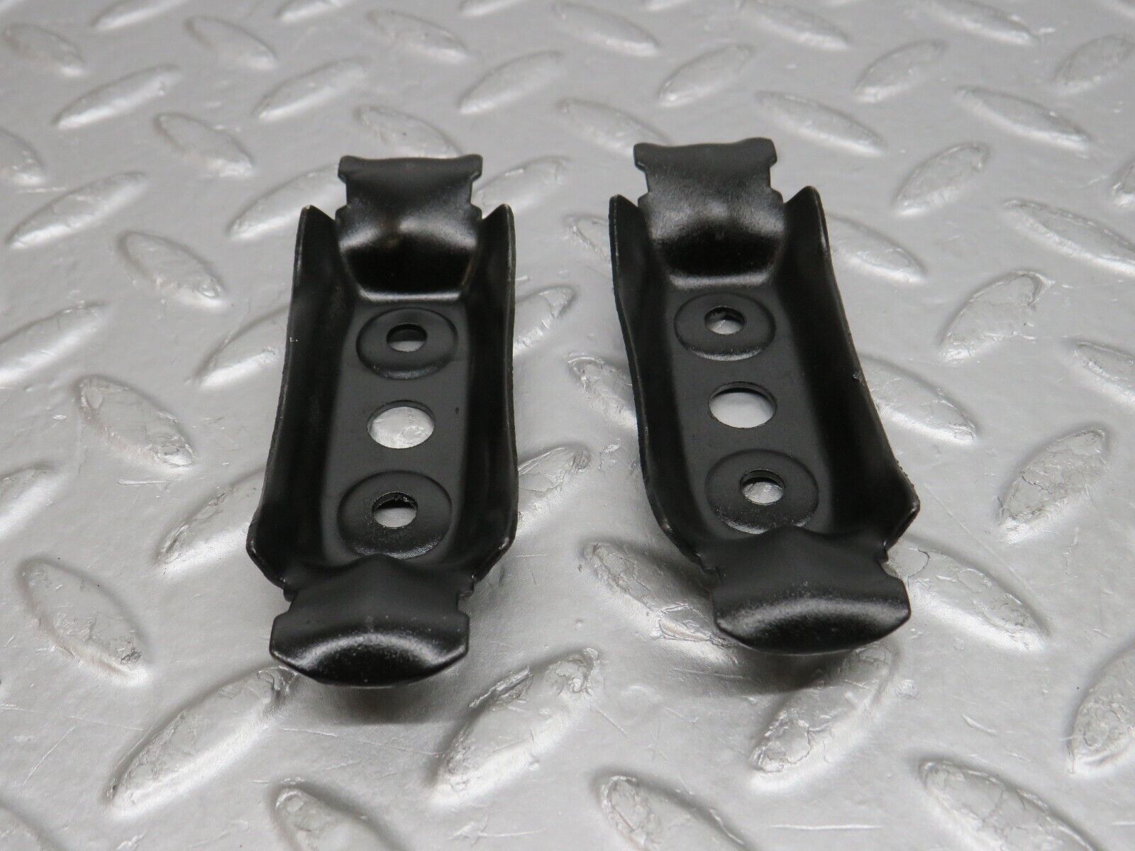 38107 Mercedes-Benz A124 320E Cabriolet Fuel Pump Fuel Filter Bracket