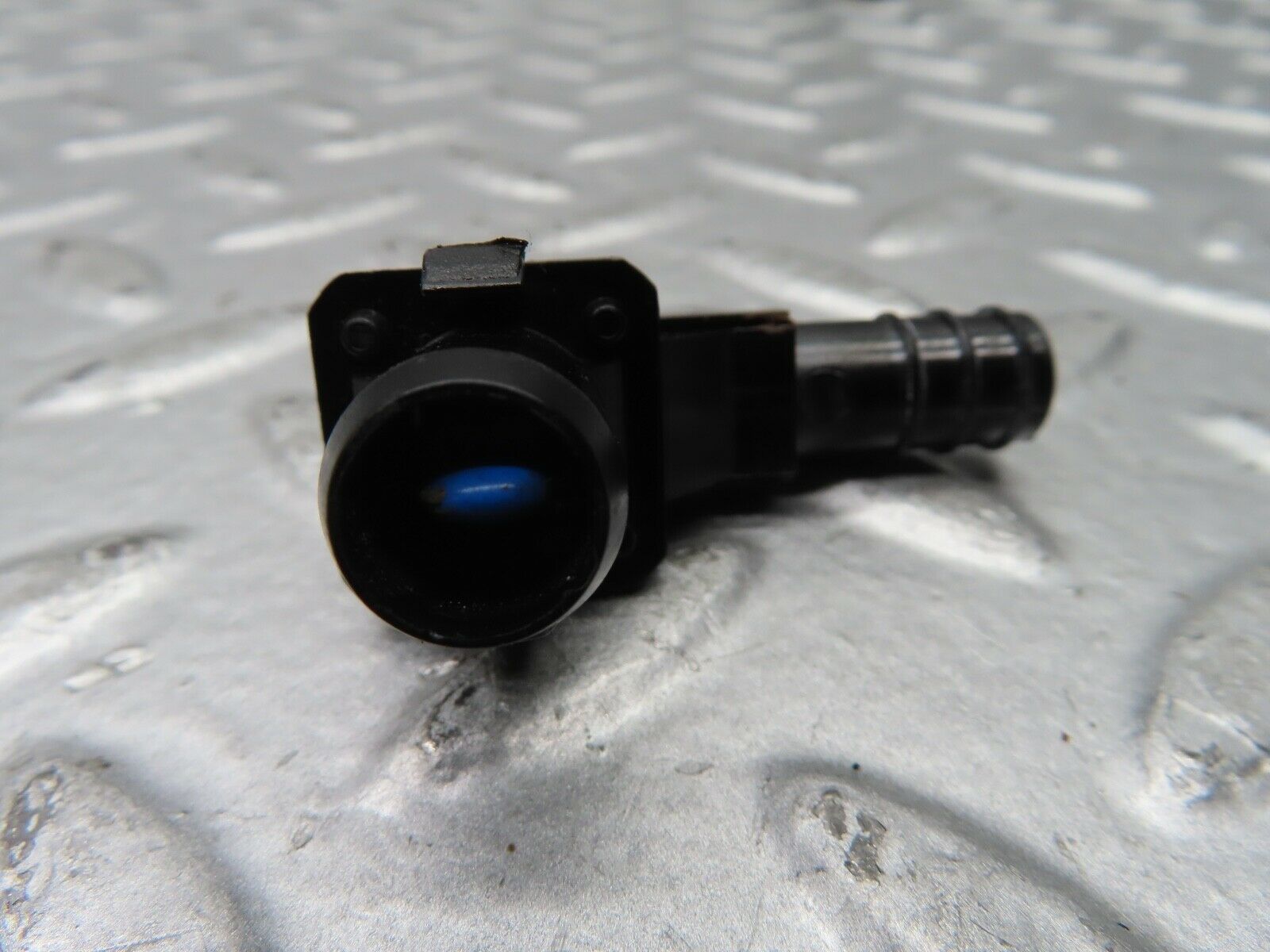 21674 Mercedes-Benz W126 300SE Temperature Sensor Bosch 0008306108