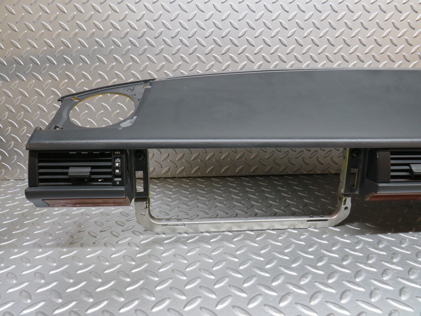 31338 Mercedes-Benz S124 220TE Wagon Dashboard Black