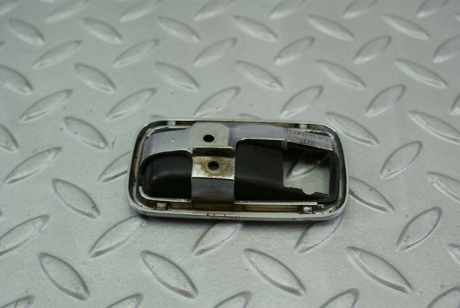 3184 Mercedes-Benz W115 220D Chrome Frame For Door Handle Left 1087660511