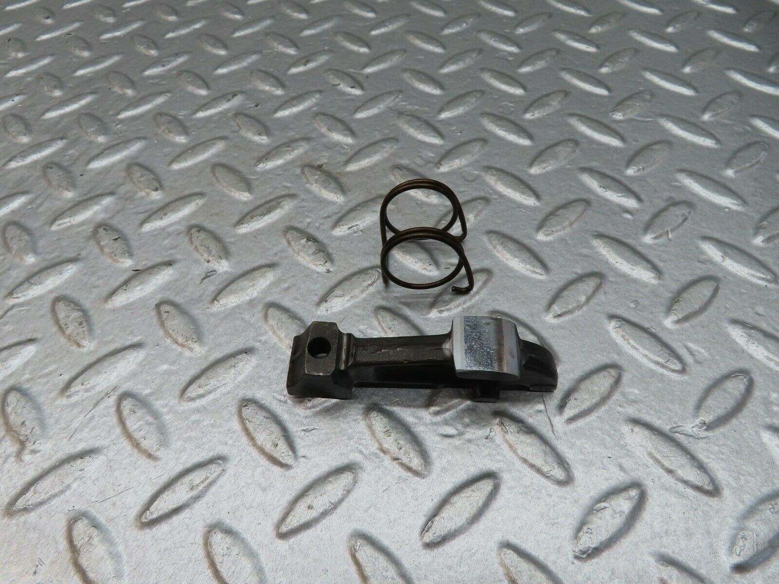 18067 Mercedes-Benz W123 200 Valve Rocker Arm With Retaining Spring