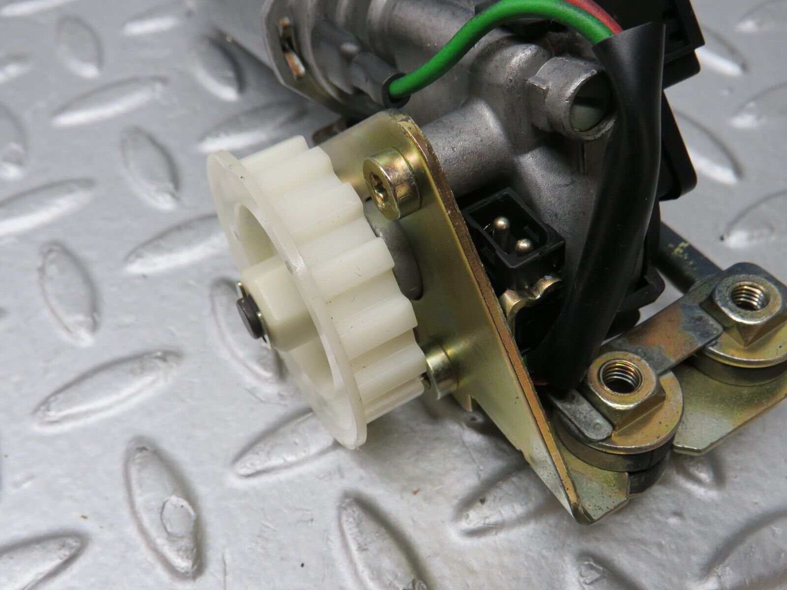 36821 Mercedes-Benz R129 300SL-24 Front Right Seat Adjustment Motor Bosch 1298202442 0390206656