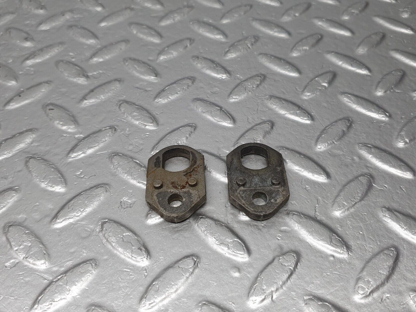 41363 Mercedes-Benz W116 350SE Fuel Injector Bracket Holder 2X