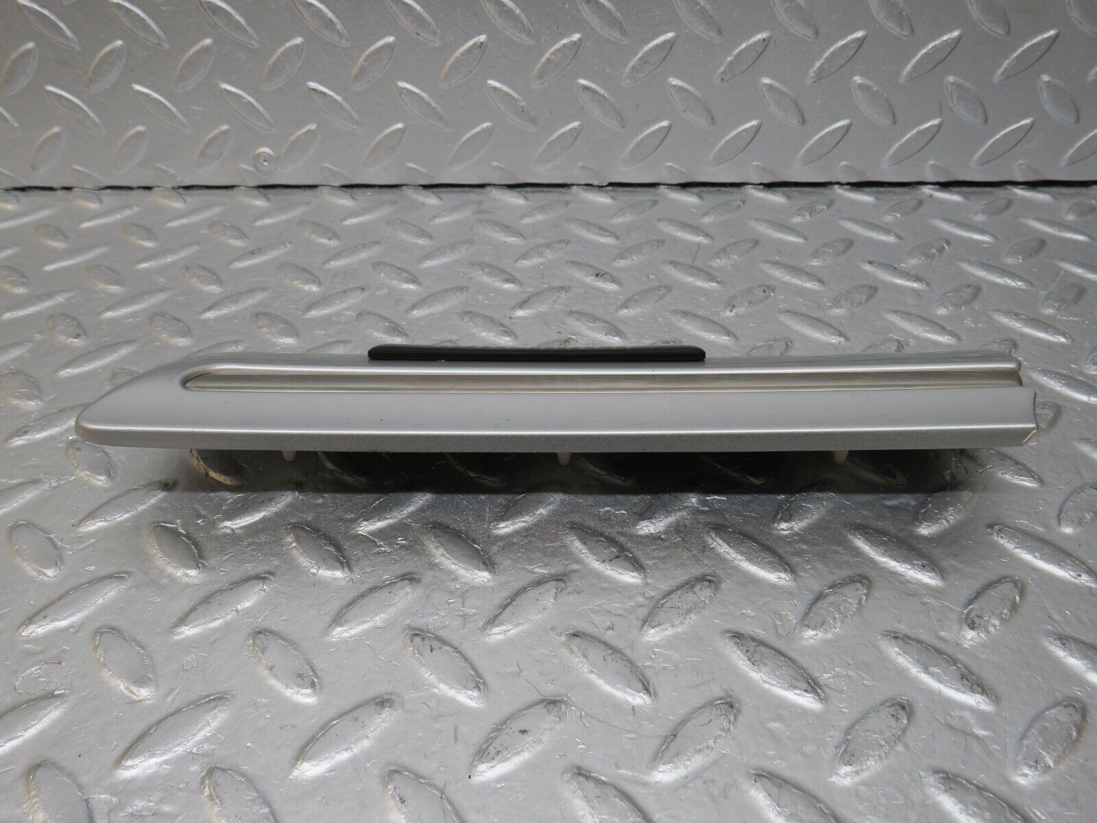 34717 Mercedes-Benz W210 320E Front Right Fender Wing Centre Moulding Trim 21069002