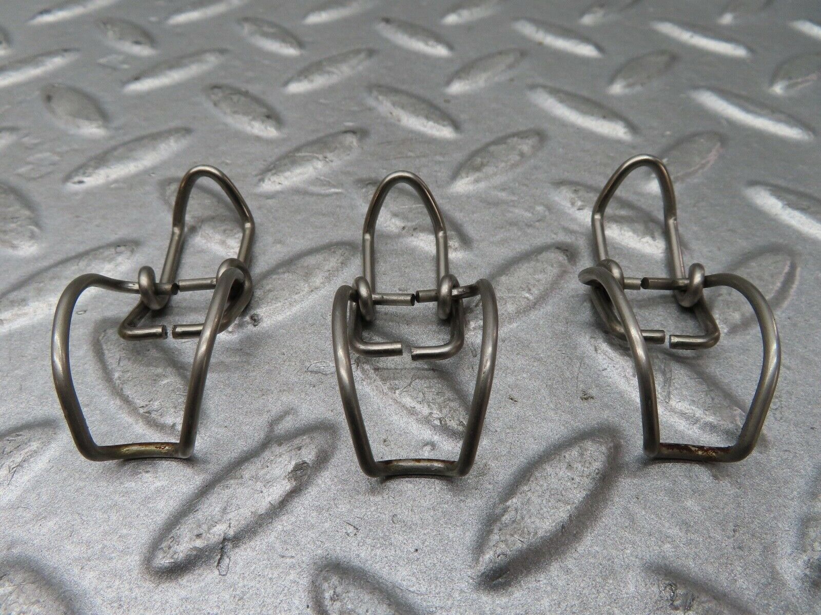 17374 Mercedes-Benz W124 260E Air Filter Box Housing Clip 3x