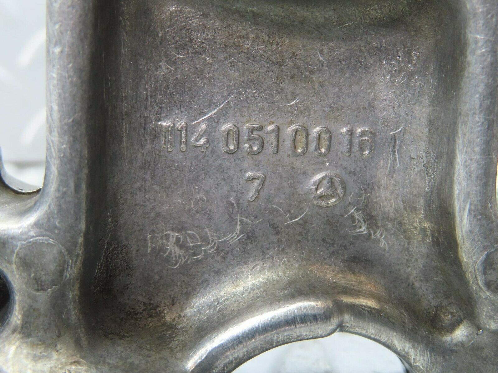 8976 Mercedes-Benz W108 Camshaft Tower Bearing 1140510016