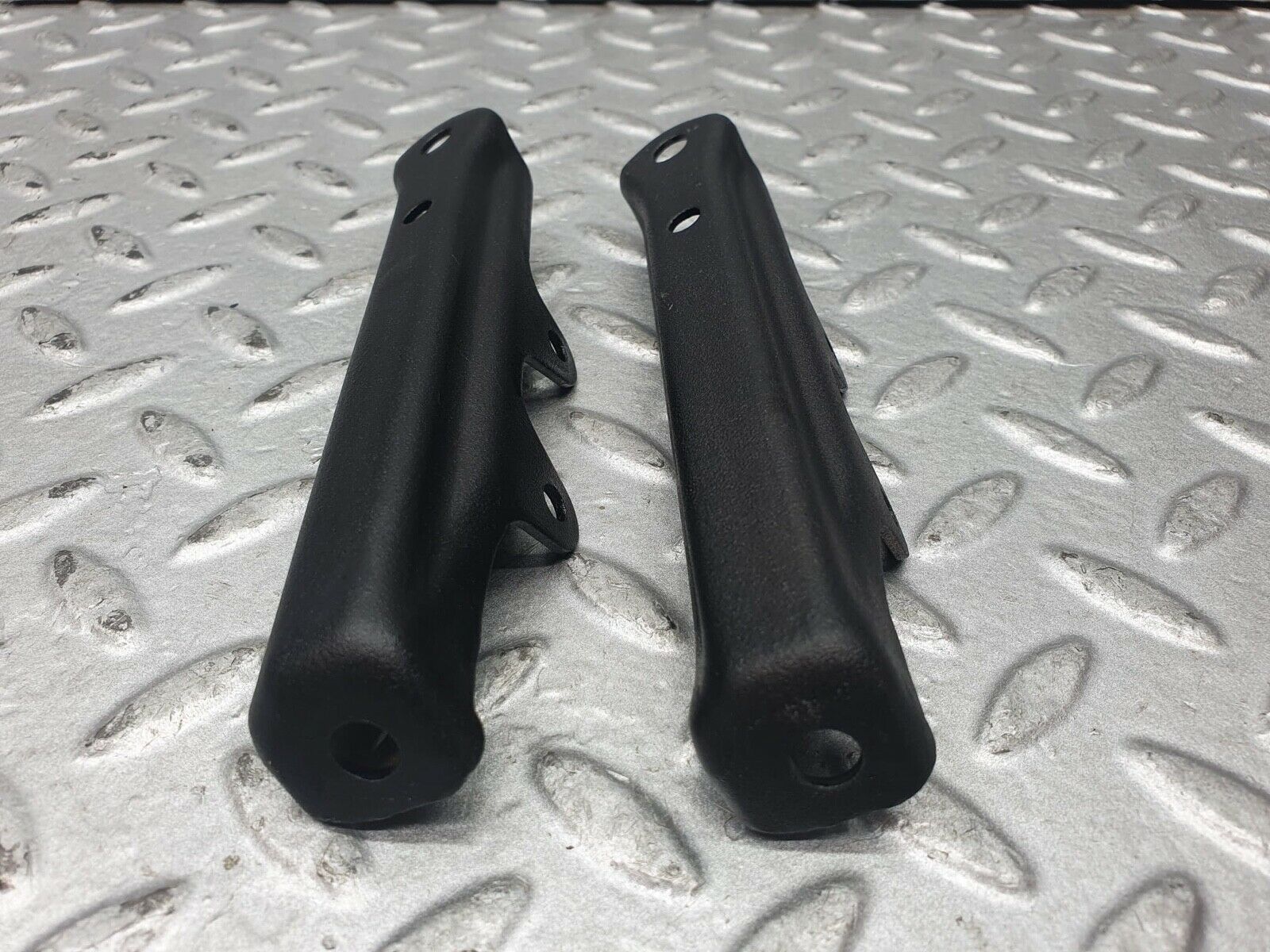 17331 Mercedes-Benz R129 300SL Coupe Air Intake Manifold Bracket