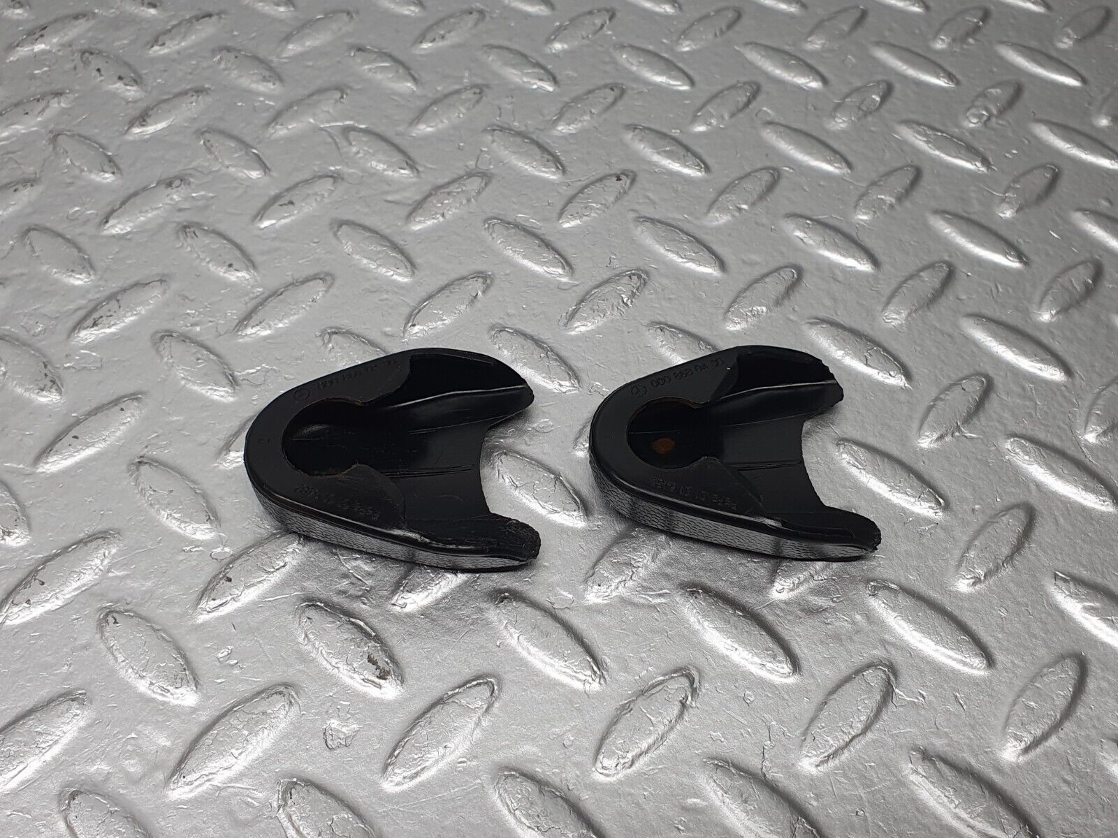 40768 Mercedes-Benz W123 300D Seat Belt Plastic Cap 0008680430