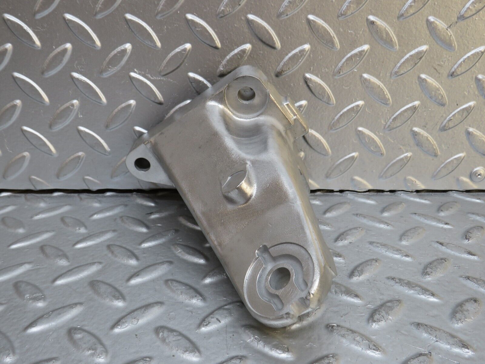 29432 Mercedes-Benz W124 230E Engine Mount Bracket Right Side 1022234204