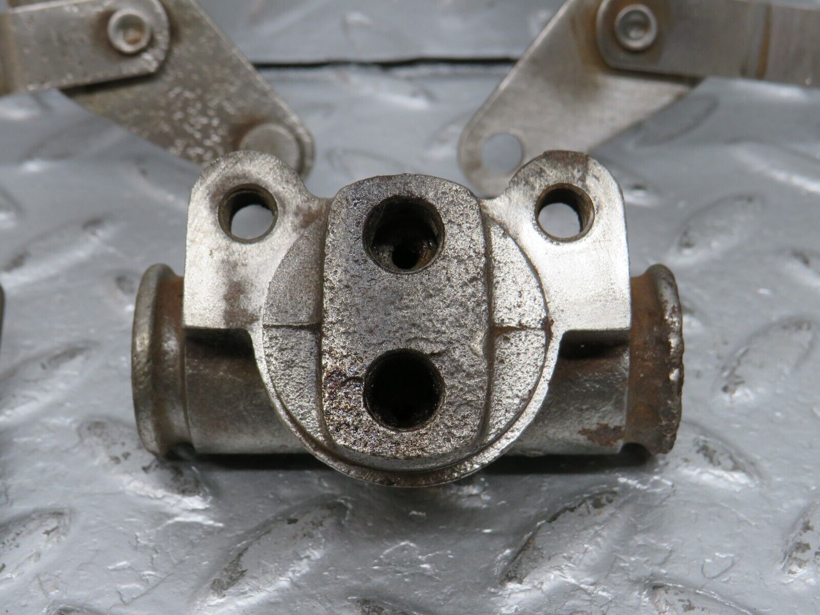 40504 Mercedes-Benz W110 230 Rear Brake Shoes Accessories Left And Right