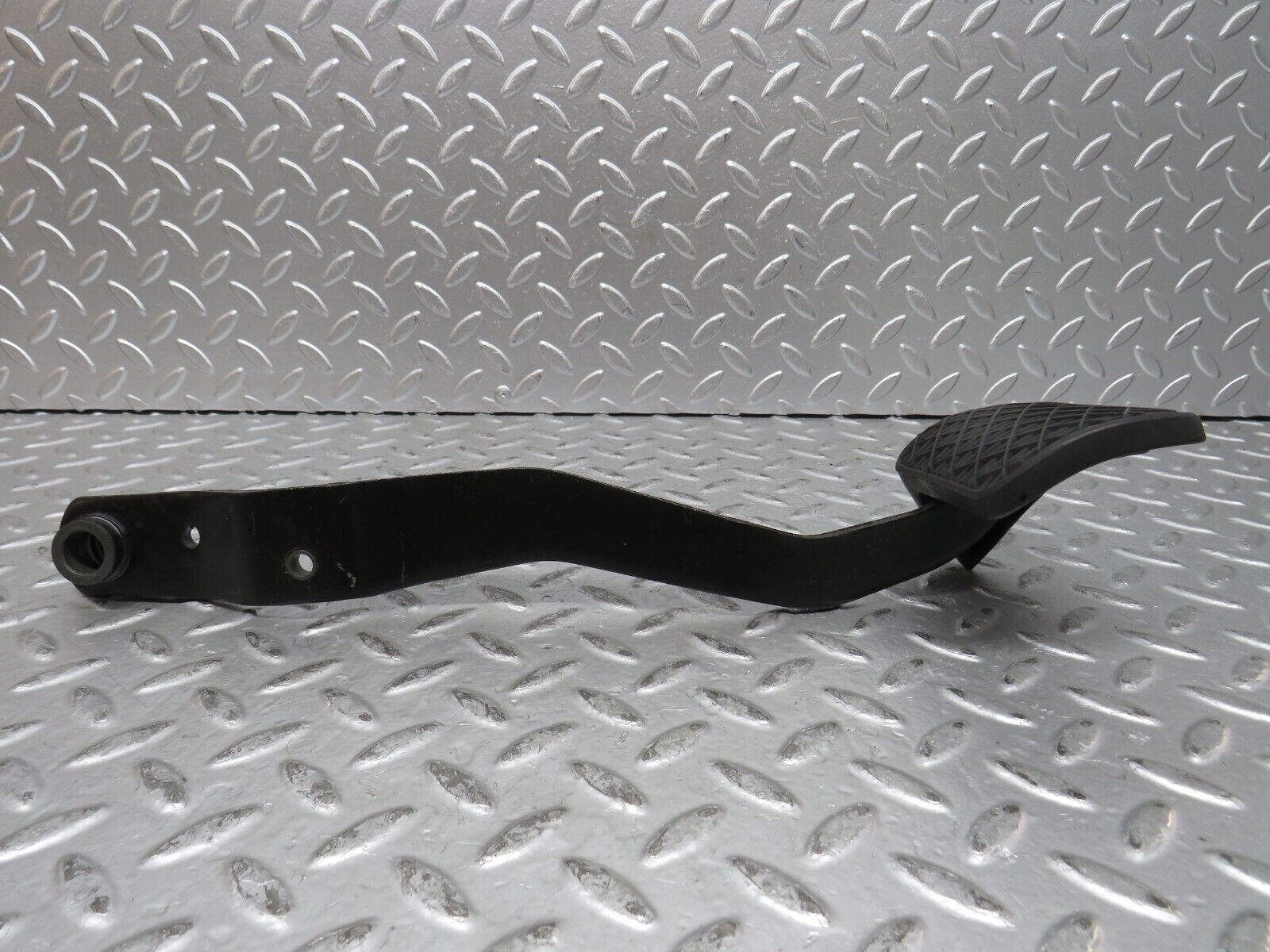 28597 Mercedes-Benz W123 230E Brake Pedal With Rubber 1232910082