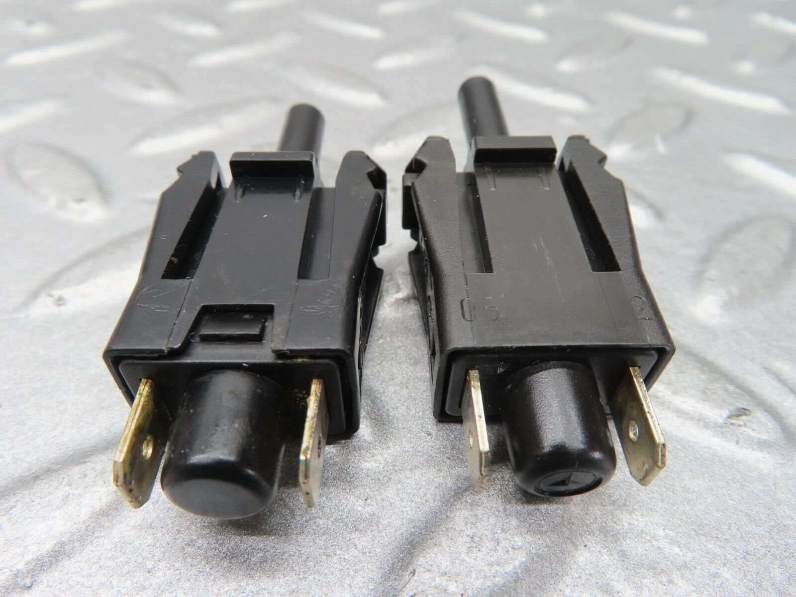 16392 Mercedes-Benz W124 260E Door Contact Switch Pair 0015458714
