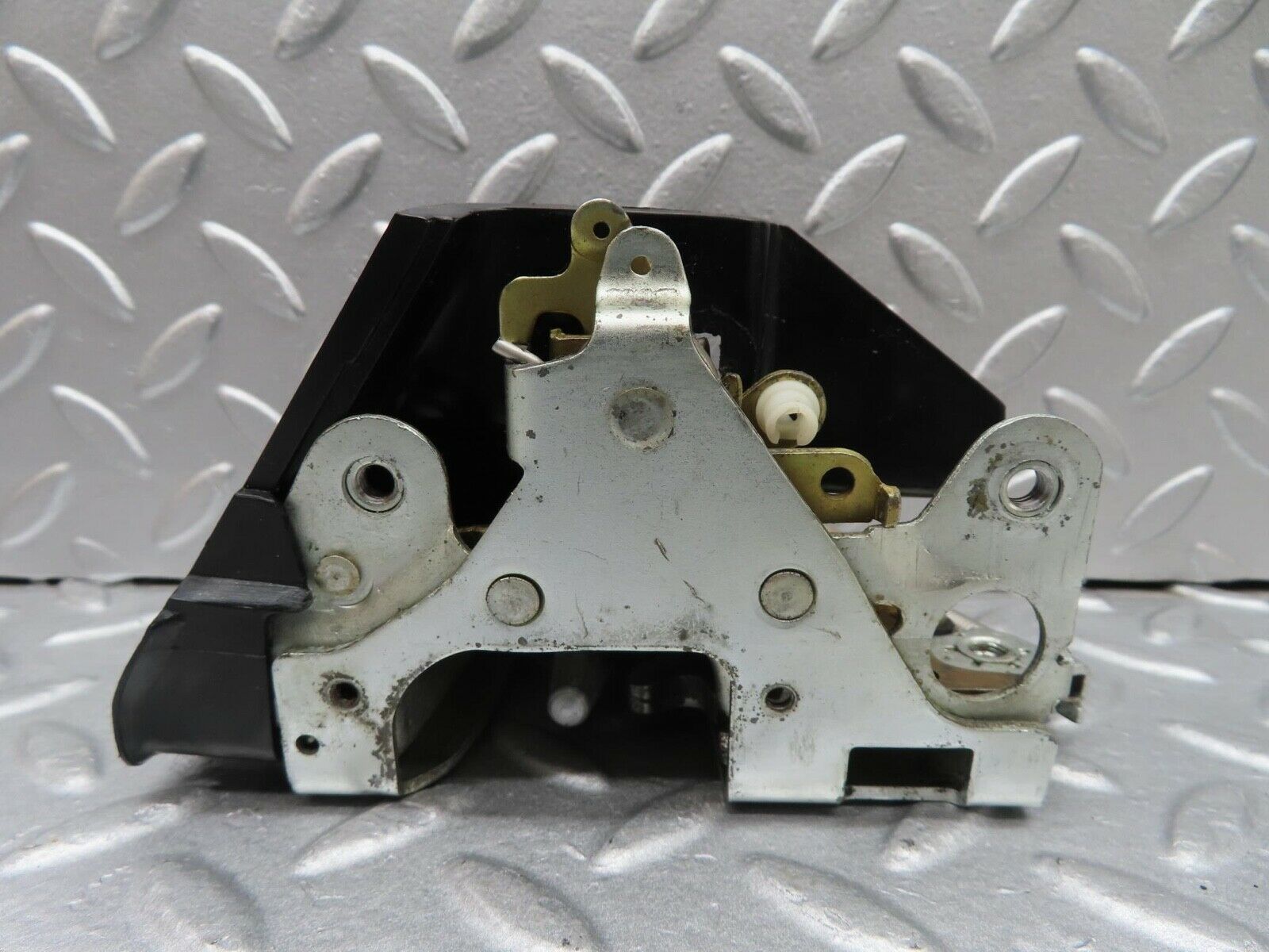 16053 Mercedes-Benz W123 280E Rear Left Door Lock Mechanism 1237330108