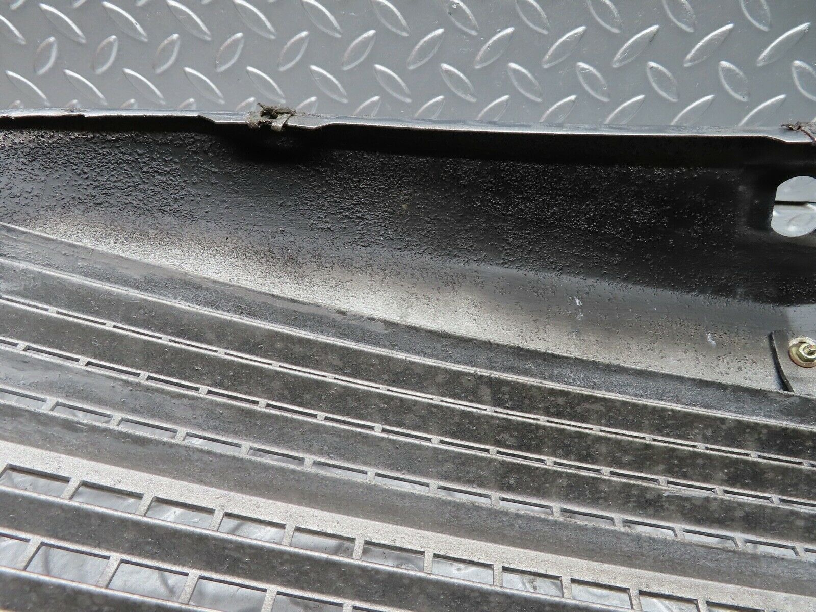 20877 Mercedes-Benz W114 250CE Coupe Bonnet Grill Chrome