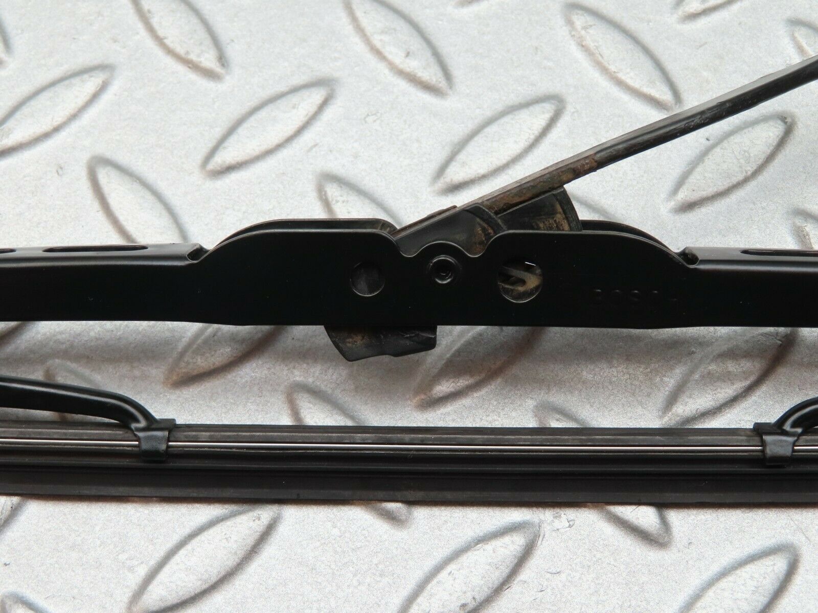 3935 Mercedes-Benz S123 200T Wagon Front Right Wiper Arm Bosch 3399990553