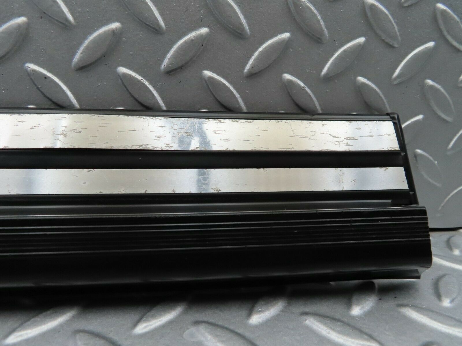 6550 Mercedes-Benz S124 E220 Wagon Rear Right Door Sill Trim