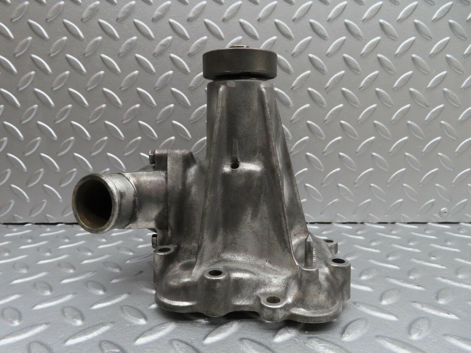 14361 Mercedes-Benz W116 350SE Water Pump With Thermostat Housing 1172010201 1162030374