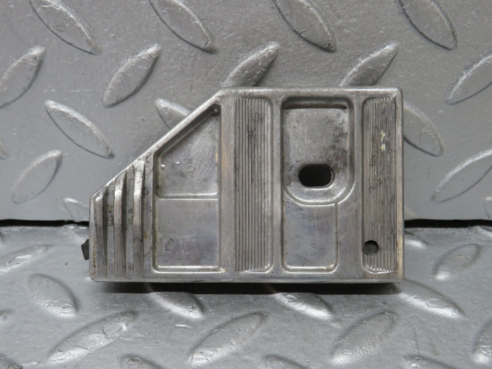 36885 Mercedes-Benz C126 420SEC Coupe Door Window Guide Bracket 1267250632