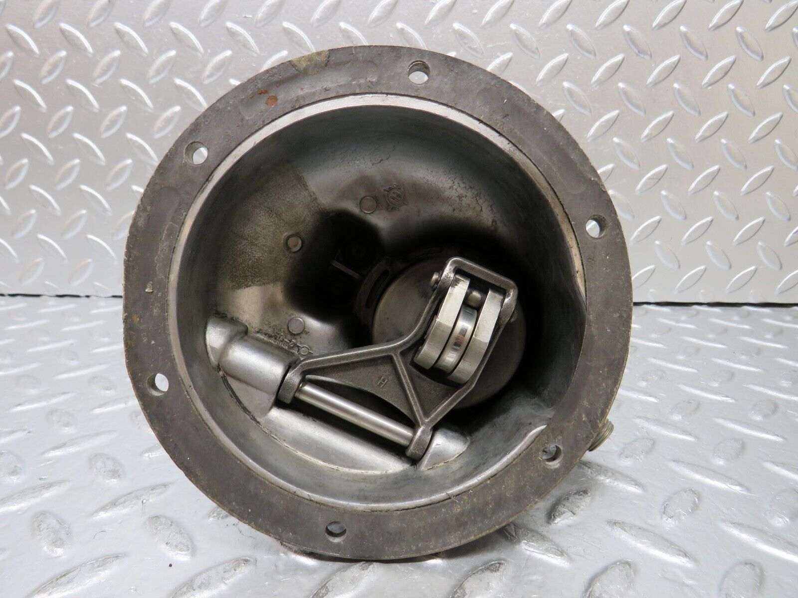 26941 Mercedes-Benz W123 240D Vacuum Pump Pierburg 7.2054700 / 0003013653328