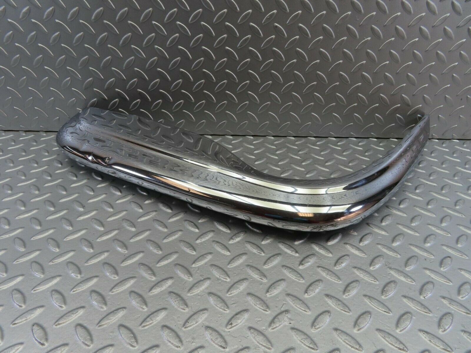 10610 Mercedes-Benz W108 Front Left Upper Bumper Corner