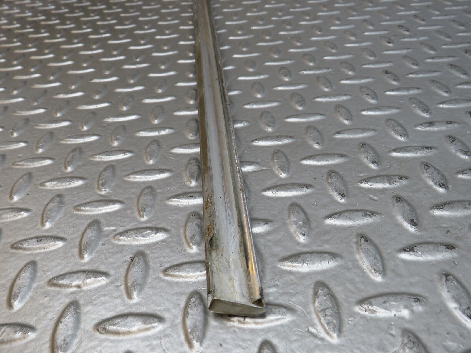 28232 Mercedes-Benz S123 240D Wagon Rear Left Window Chrome Moulding Trim