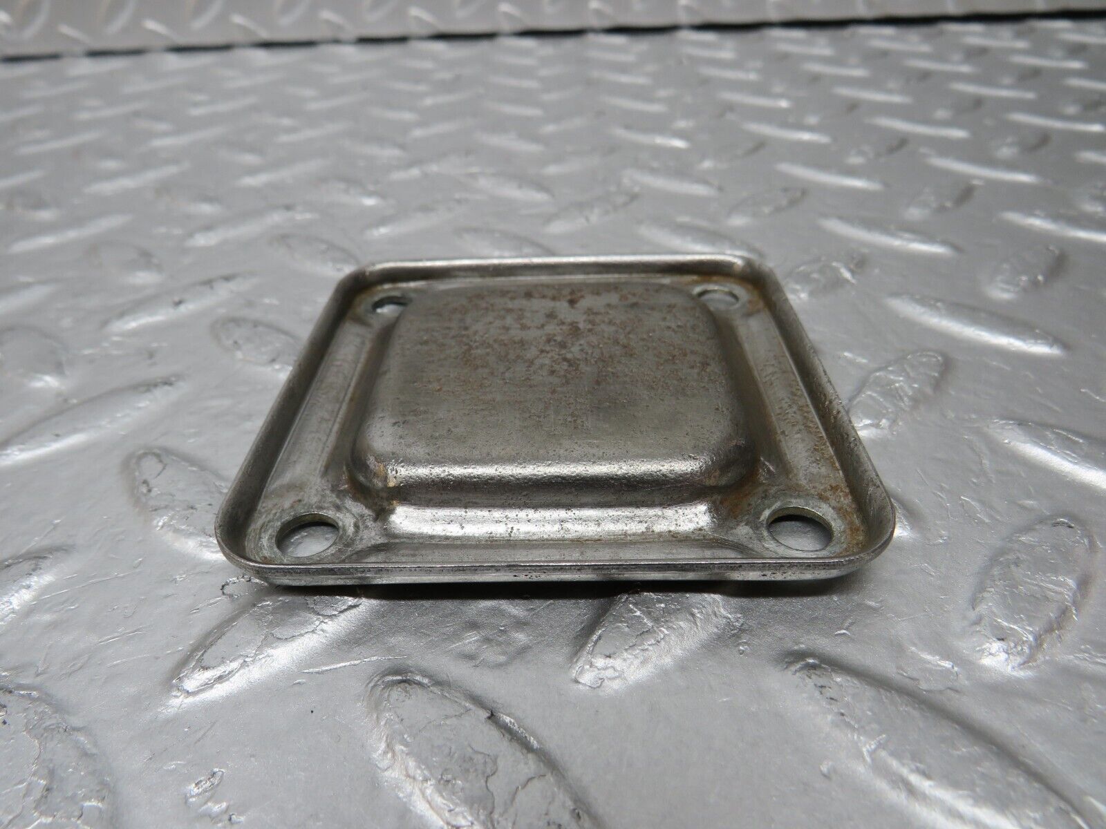 34653 Mercedes-Benz C126 380SEC Coupe Ignition Distributor Cover