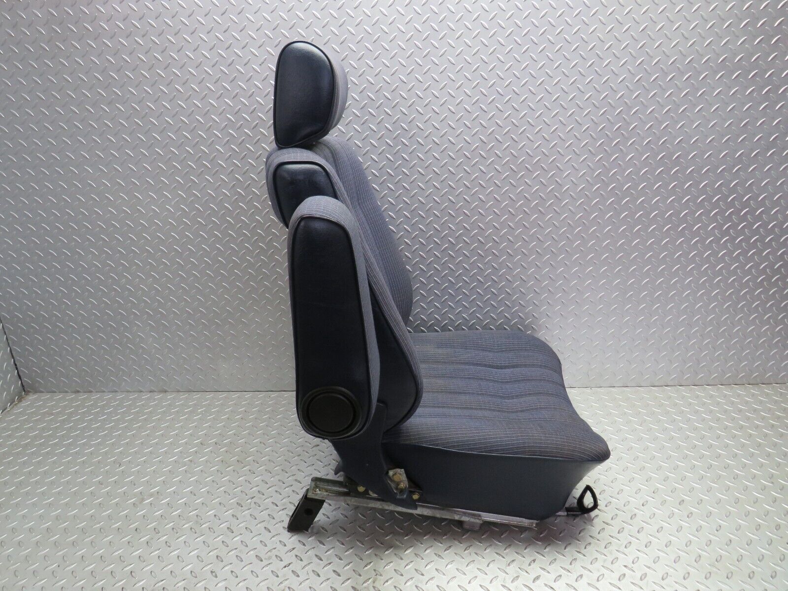 32032 Mercedes-Benz W123 230E Front Left Passenger Seat Blue