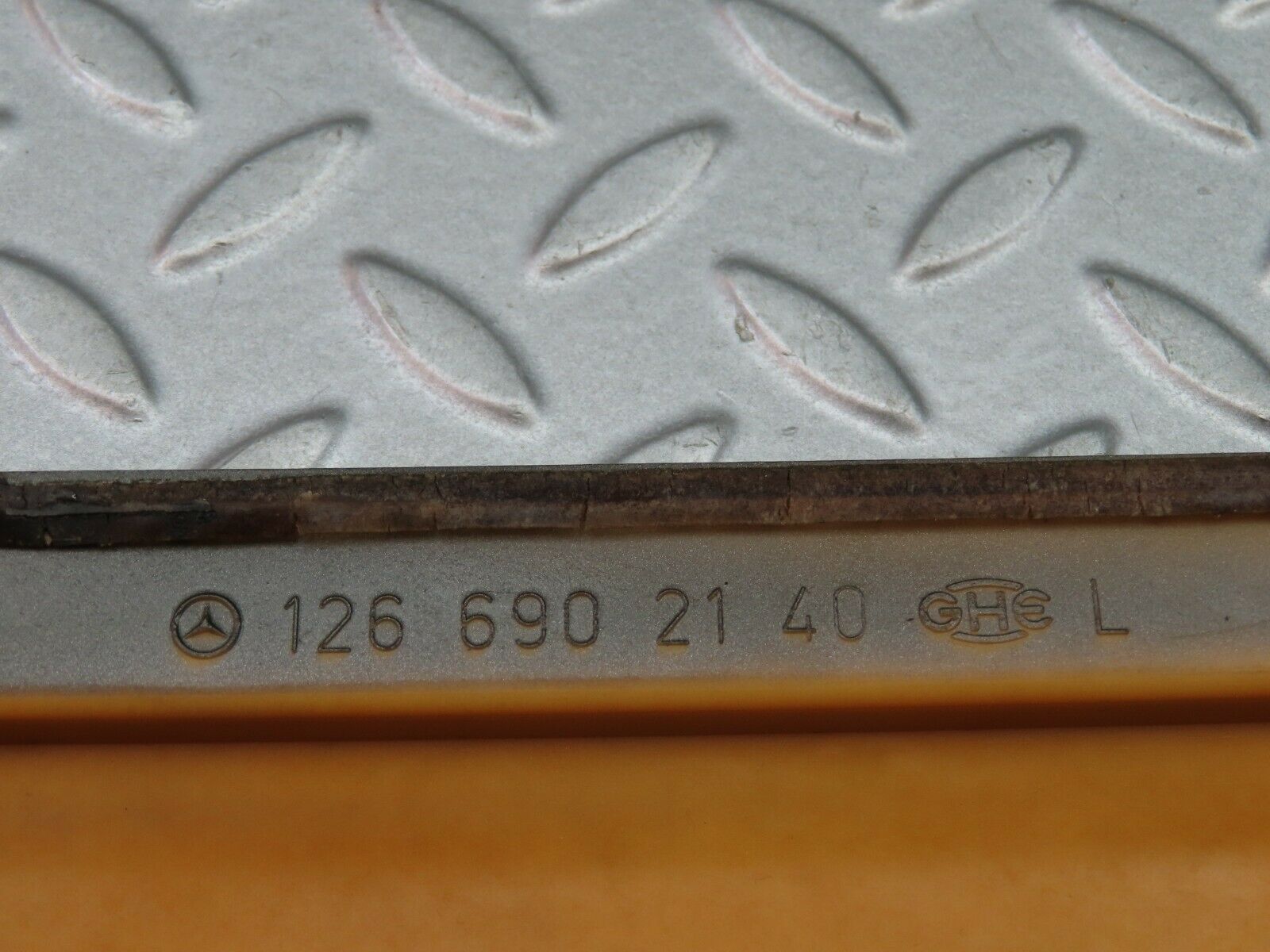 6082 Mercedes-Benz W126 380SE Front Left Fender Wing Moulding Trim 1266902140