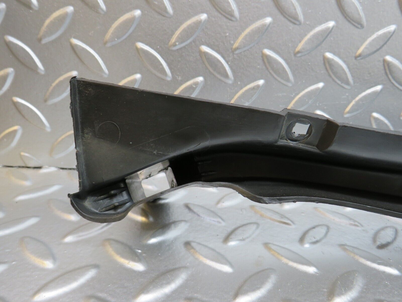 29613 Mercedes-Benz W124 230E Water Drain 1246202667 1246200978 1246200778