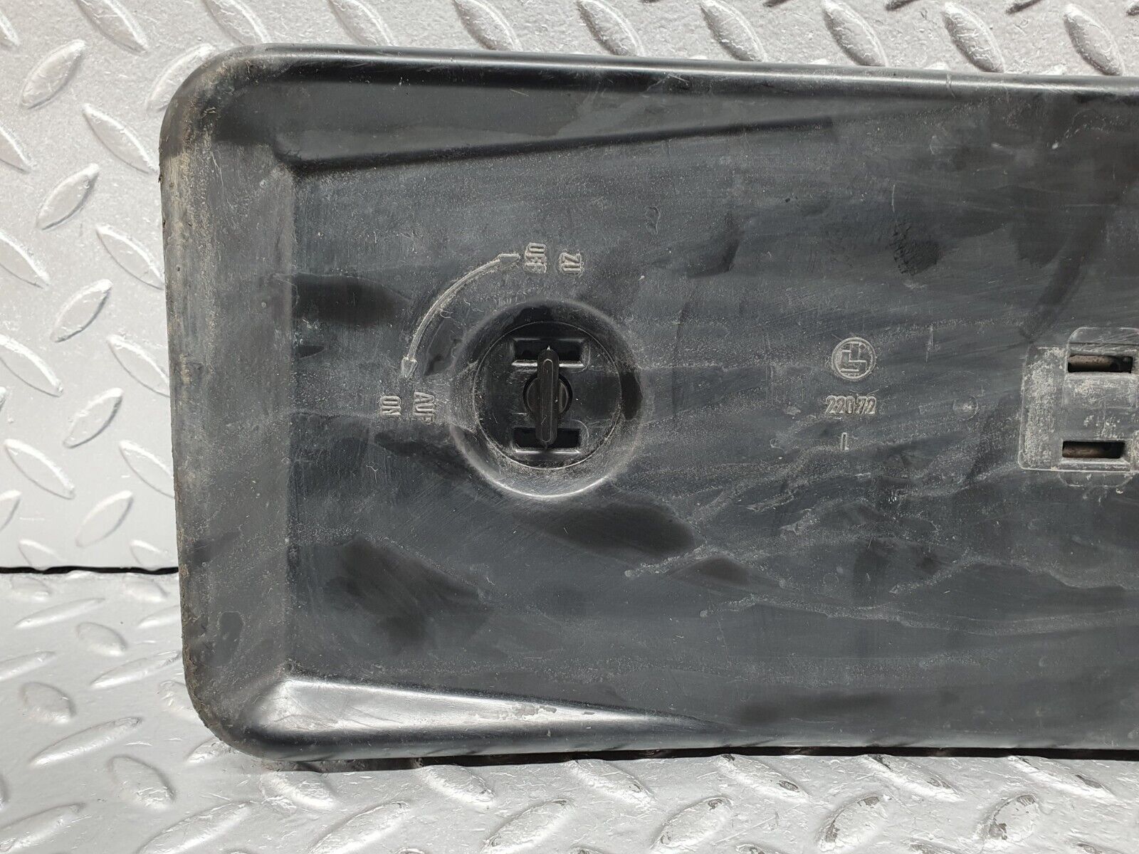 41161 Mercedes-Benz W126 300SE Tail Light & Bulb Holder Left Side